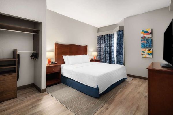 Hampton Inn & Suites El Paso-Airport by null