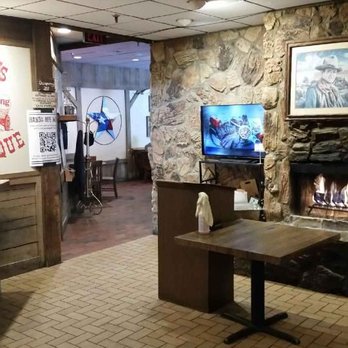 Dyer's Bar-B-Que - Indoor dining area - Barbeque Near Me - Amarillo, Texas