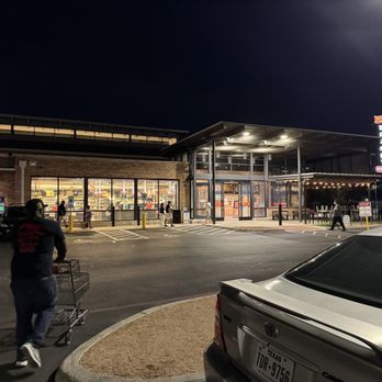 H-E-B - Storefront at night - Grocery Near Me - San Antonio, Texas H-E-B - Storefront at night - Grocery Near Me - San Antonio, Texas