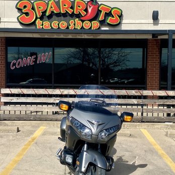 3 Parrots Taco - Outside of building, right on Hwy 377 - Mexican Near Me - Benbrook, Texas