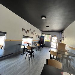 Super Charburgers - Seating area