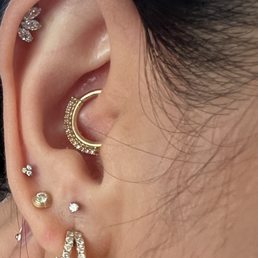 【here's】SPINAL DOUBLE PIERCE Double Conch piercing with SPIKES !! #doubleconch #conch