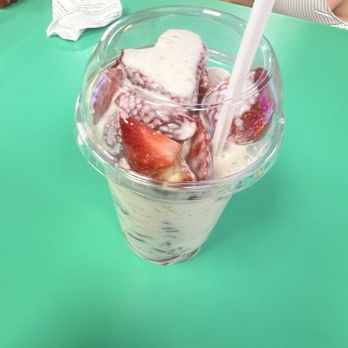 La Michoacana AZ - Fresas con crema sin granola y sin lechera - Desserts Near Me - Glendale, Arizona La Michoacana AZ - Fresas con crema sin granola y sin lechera - Desserts Near Me - Glendale, Arizona