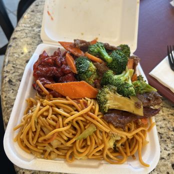 Wok Experience - 2 Entree (chow mein, broccoli beef & bbq chicken) - Chinese Near Me - Anaheim, California Wok Experience - 2 Entree (chow mein, broccoli beef & bbq chicken) - Chinese Near Me - Anaheim, California