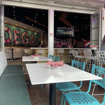 Bodega - Patio looking into the bar area - Cocktail Bars Near Me - Glendale, Arizona