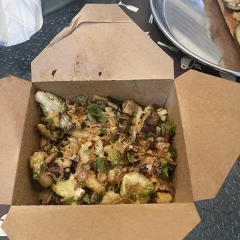 Bistro Vonish - Mac n cheese with smoked mushrooms - Food Trucks Near Me - Austin, Texas Bistro Vonish - Mac n cheese with smoked mushrooms - Food Trucks Near Me - Austin, Texas