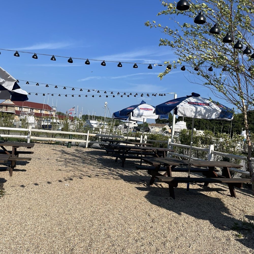 Duke's Montauk - Outdoor bar - American Near Me - Montauk, New York Duke's Montauk - Outdoor bar - American Near Me - Montauk, New York
