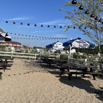 Duke's Montauk - Outdoor bar - American Near Me - Montauk, New York Duke's Montauk - Outdoor bar - American Near Me - Montauk, New York