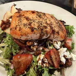 528 signature salad with salmon 528 signature salad with salmon