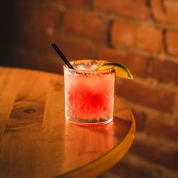 The Owl - El Diablo
A touch of spice, ginger & Tajin, fresh lime, dark black currant sweet cassis with some mezcal smoke, worth writing stories about