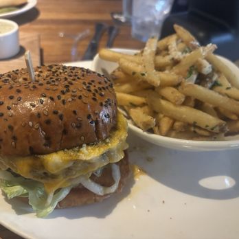Yard House - Cheese burger - New American Near Me - Sacramento, California Yard House - Cheese burger - New American Near Me - Sacramento, California