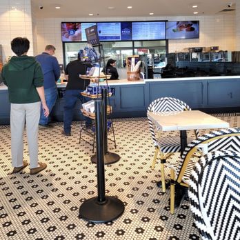 Paris Baguette - Back counter - Bakeries Near Me - Houston, Texas