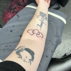Marengo Tattoo and piercing - The snake as well as the hearts are by Maddie