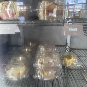 Aloha Bakehouse & Cafe - Sample grab and go - Cafes Near Me - Honolulu, Hawaii