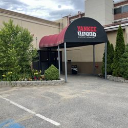 Yankee Lanes - Front entrance