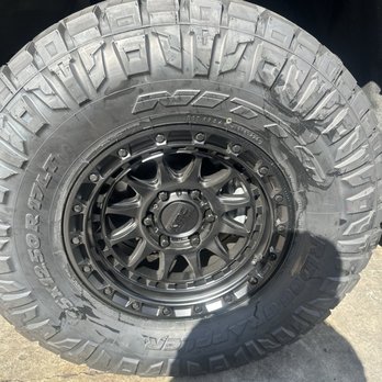 Salinas Tires & Wheels - Auto Repair Near Me - La Puente, California