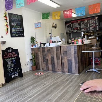 Rinkon Guadalajara - The restaurant has one table available for people to eat - Mexican Near Me - Hawthorne, California Rinkon Guadalajara - The restaurant has one table available for people to eat - Mexican Near Me - Hawthorne, California