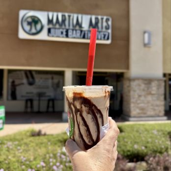 Thrive7 Juice Bar - Exterior and banana Peanut butter smoothie - Juice Bars & Smoothies Near Me - Placentia, California
