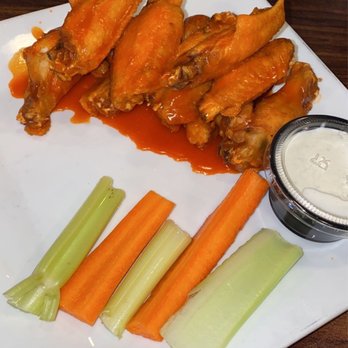 Flowing Tide Pub 1 - Wings - Buffalo - Sports Bars Near Me - Reno, Nevada