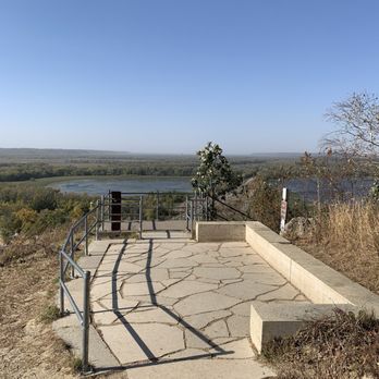 Barn Bluff - West view outlook point - Hiking Near Me - Red Wing, Minnesota Barn Bluff - West view outlook point - Hiking Near Me - Red Wing, Minnesota