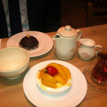 Le Pain Quotidien - Meyveli mereng ve bomba ikilisi - Cafes Near Me - Istanbul, 34 Le Pain Quotidien - Meyveli mereng ve bomba ikilisi - Cafes Near Me - Istanbul, 34