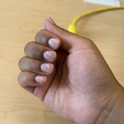 Bella Lifestyle Nail Salon & Spa - Right hand chips