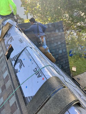 Leaf Roofing & Sheet Metal Logo