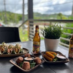 Son Sabores - Fish tacos, alcapurrias de corn beef, surullos and a cold medalla
