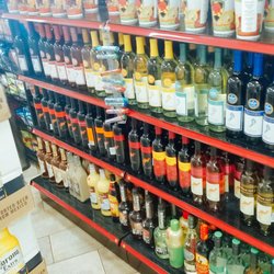 Stonepark Shell - A nice selection of wine and other alcohol. Not bad Shell station, not bad.
