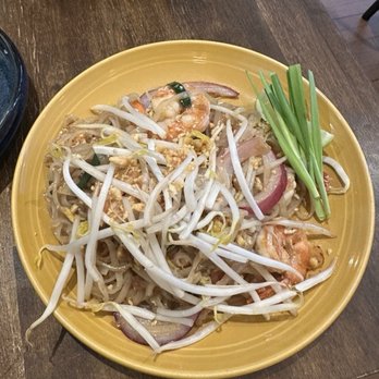 Ma Brooklyn Thaiger - a plate of noodles and shrimp - Thai Near Me - Brooklyn, New York
