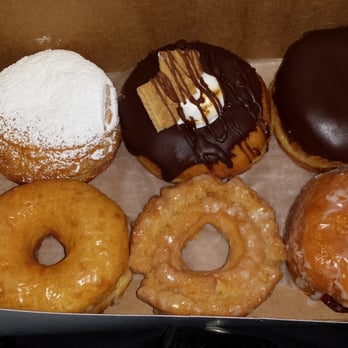 Kettle Glazed Doughnuts - From top-left, clockwise: Powdered-sugar jelly-filled, S'mores, Boston Crème, glazed jelly-filled, old-fashioned glazed, glazed - Donuts Near Me - Hollywood, California Kettle Glazed Doughnuts - From top-left, clockwise: Powdered-sugar jelly-filled, S'mores, Boston Crème, glazed jelly-filled, old-fashioned glazed, glazed - Donuts Near Me - Hollywood, California