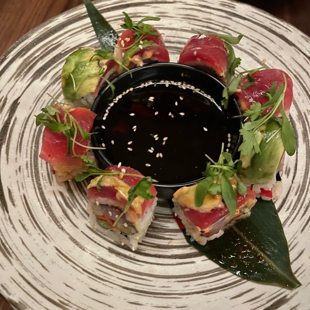 Bisutoro - Chili sesame tuna roll - Ramen Near Me - Phoenix, Arizona
