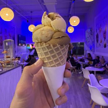 White Igloo - biscoff & arabic caramel. - Bubble Tea Near Me - Palm Harbor, Florida