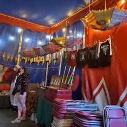 Flynn Creek Circus - Vendor near entrance