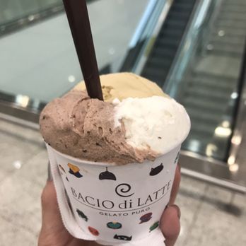 Bacio di Latte - Pistachio, coconut, gianduja. - Desserts Near Me - Guarulhos, SP