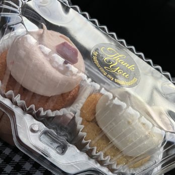 Endulge Cupcake Boutique - Strawberry and Banana Pudding Cupcake - Cupcakes Near Me - Atlanta, Georgia Endulge Cupcake Boutique - Strawberry and Banana Pudding Cupcake - Cupcakes Near Me - Atlanta, Georgia