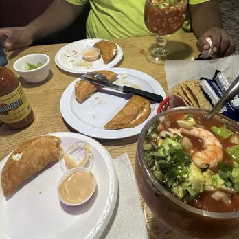 Mariscos El Pulpo - Empanadas de Camaron Cocktail vuelve a la vida - Seafood Near Me - Balcones Heights, Texas Mariscos El Pulpo - Empanadas de Camaron Cocktail vuelve a la vida - Seafood Near Me - Balcones Heights, Texas