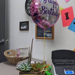 This is what was delivered instead of the cute little blue vintage pickup truck Teleflora arrangement that I ordered.