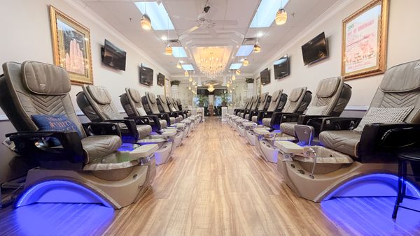 Tour V Nails & Spa – Downtown Alpharetta - Welcome to V Nails & Spa in downtown Alpharetta! Take a look inside our beautiful, spacious salon designed with your comfort and relaxation in mind. From our manicure stations and relaxing pedicure area to our clean and welcoming atmosphere, we take pride in creating a place where you can sit back, relax, and enjoy your time with us. Proudly serving our community since 1999. We look forward to welcoming you!