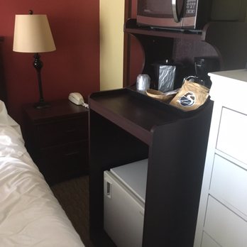 Lake View Lodge - Load fridge beside bed. - Hotels Near Me - Lee Vining, California