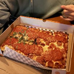QD’s Bar - deep dish pizza cheese and pepperoni