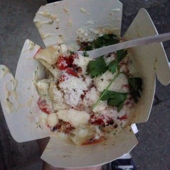 Dal Moro's - Pasta with cream sauce, cheese, tomatoes and parsley - Fast Food Near Me - Venezia, VE