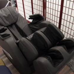 Full body massage, with multiple points of contact, work together to provide a relaxing massage for the neck, shoulder, back, legs and feet