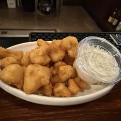 Rolando's Supper Club - Spicy Cauliflower delicious with tasty dip