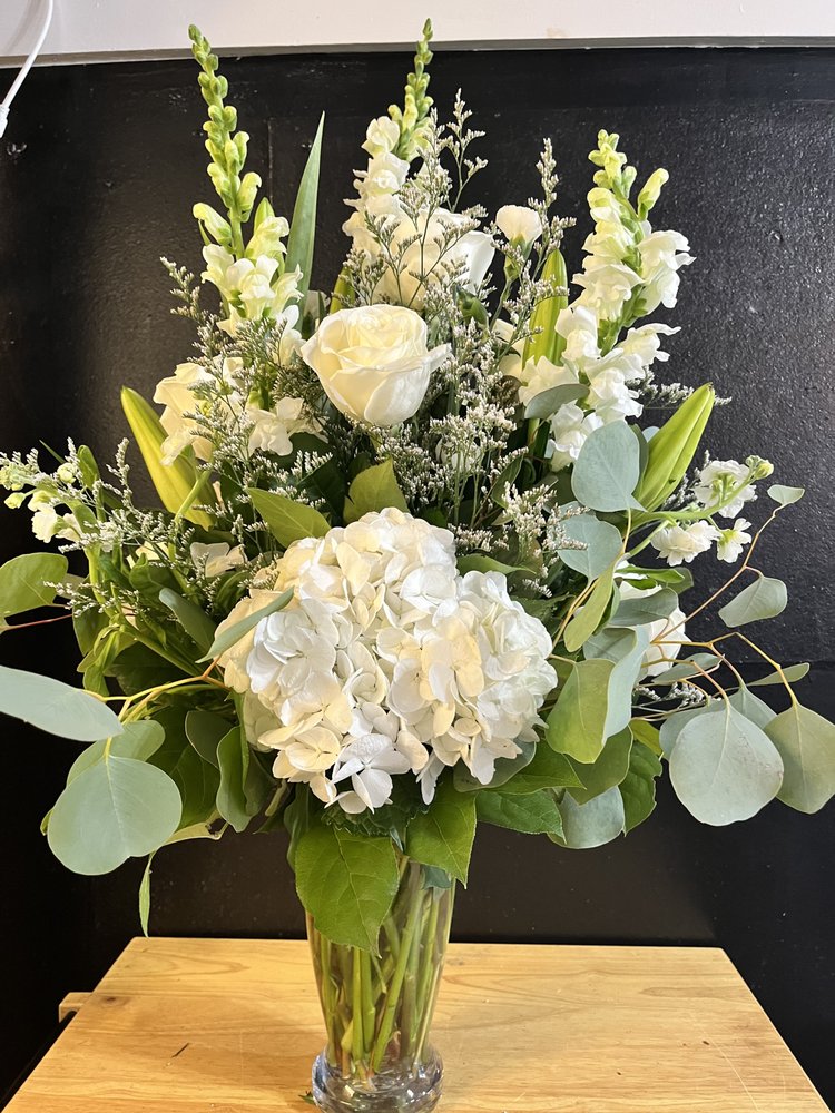 VICTORIA’S FLOWERS 19 Photos & 25 Reviews 606 Ave, Warren