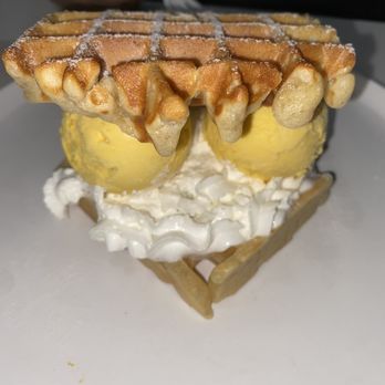 Mango Mango Dessert - Katy - Waffle sandwich (Mango ice cream and waffle) - Desserts Near Me - Katy, Texas