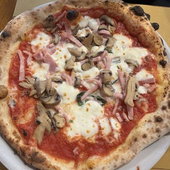 Gusta Pizza - Cotto e funghi €12 - Italian Near Me - Florence, FI