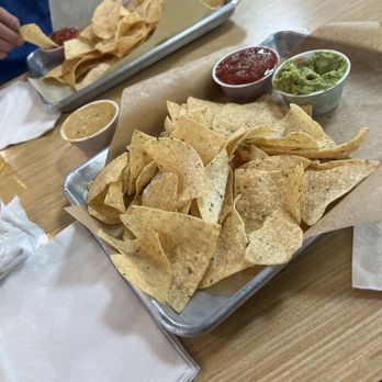 Buffalo Wild Wings - Took 44 minutes to get chips and dips!?!?!?!? Really? - American Near Me - Jamaica, New York