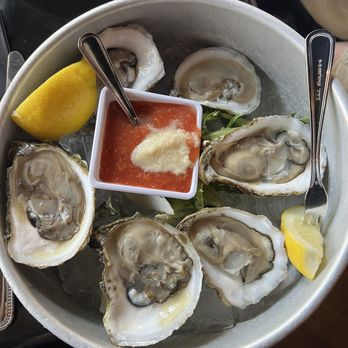 Hooked Seafood Restaurant - Fresh oysters - Seafood Near Me - Manchester, New Hampshire