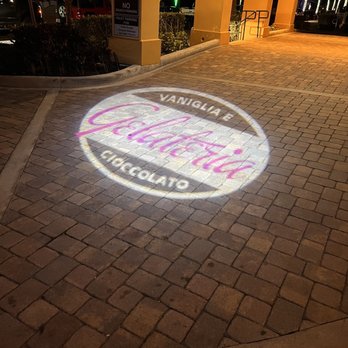 Vaniglia E Cioccolato Gelateria - a sign on the sidewalk - Desserts Near Me - Deerfield Beach, Florida Vaniglia E Cioccolato Gelateria - a sign on the sidewalk - Desserts Near Me - Deerfield Beach, Florida